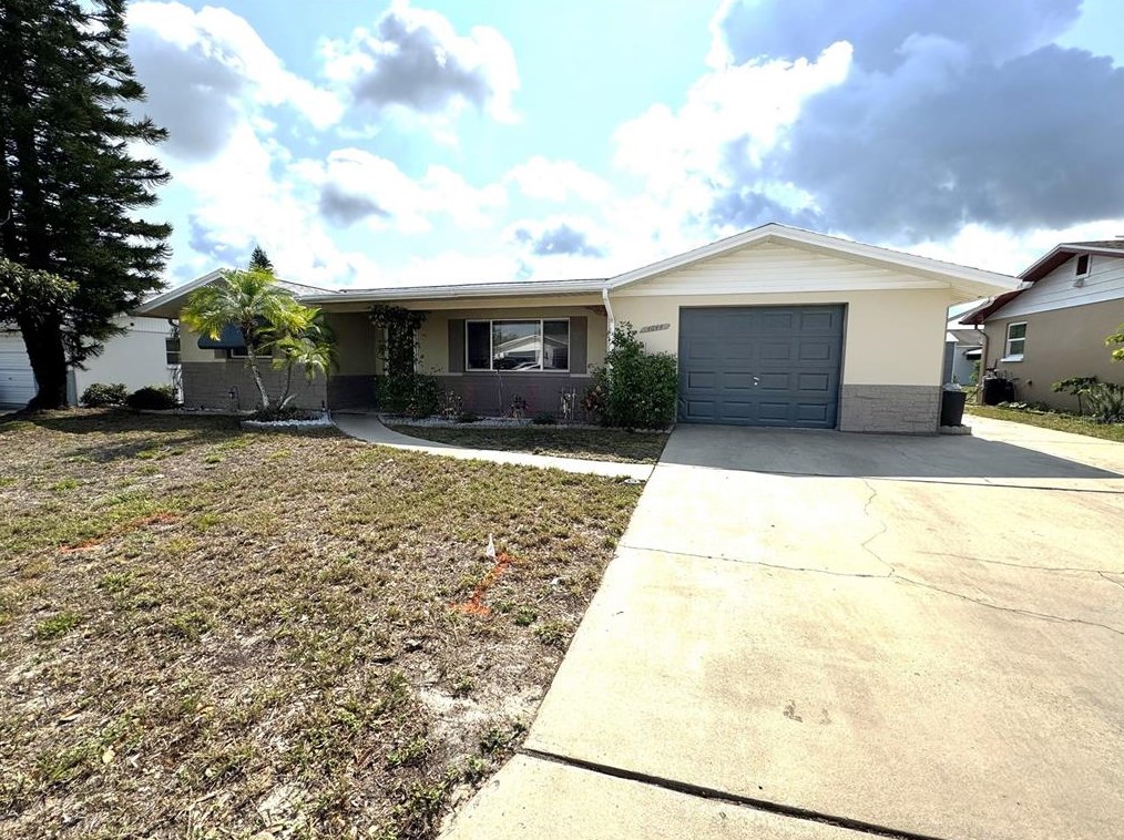 4644 Mayflower Dr, New Port Richey, FL 34652-5146