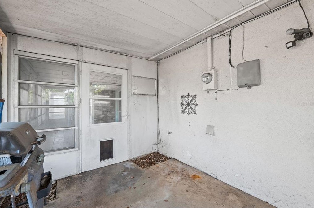 3221 Sanford Dr, Tarpon Springs FL  exterior