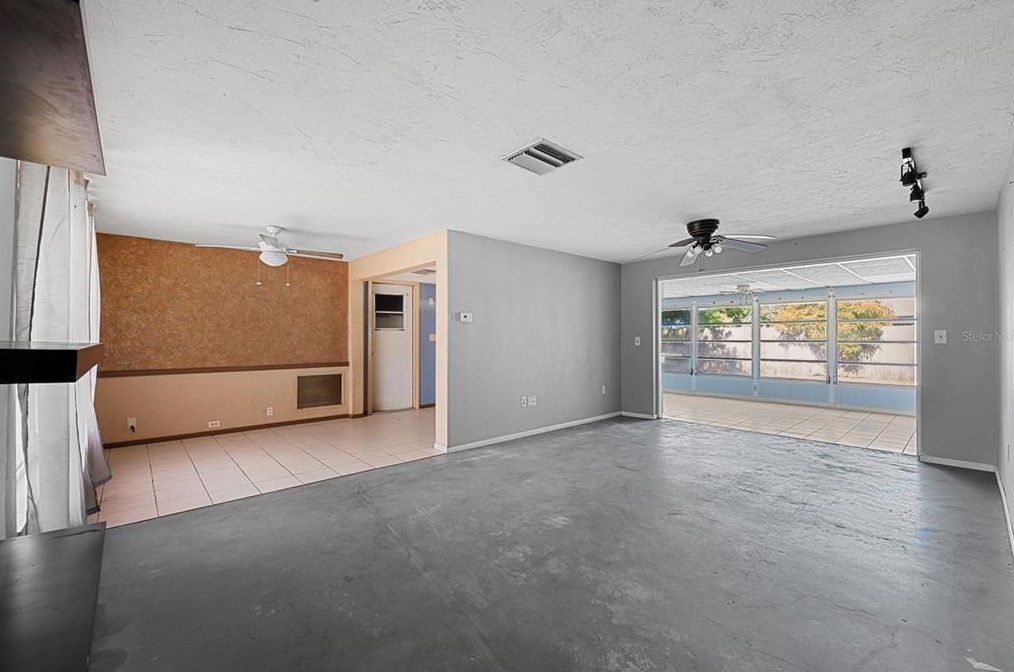 3221 Sanford Dr, Tarpon Springs FL  exterior