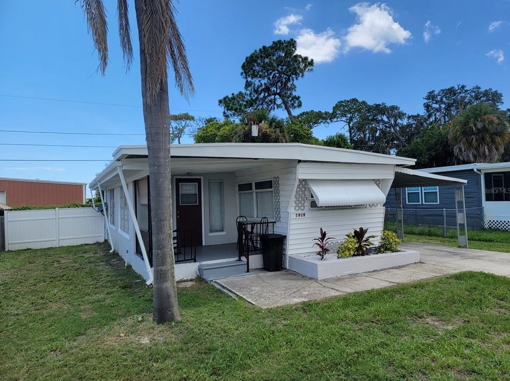 1919 Speck Dr, Tarpon Springs, FL 34691