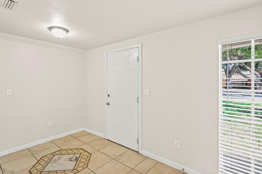 3048 Rock Valley Dr, Tarpon Springs, FL 34691