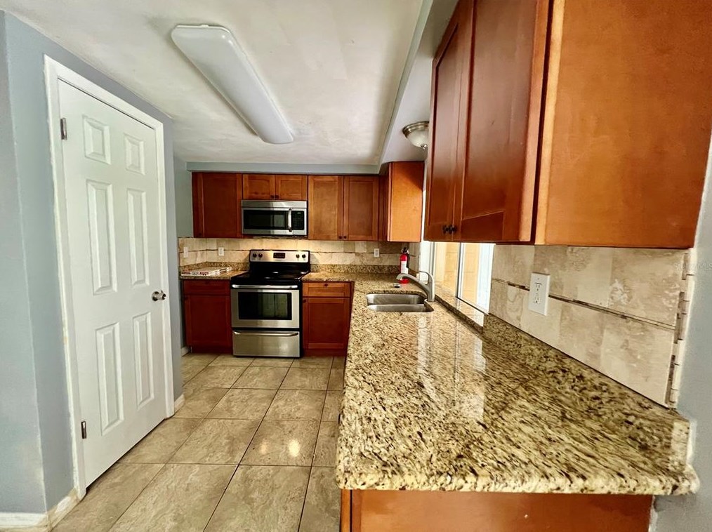 3320 Overland Dr, Tarpon Springs, FL 34691