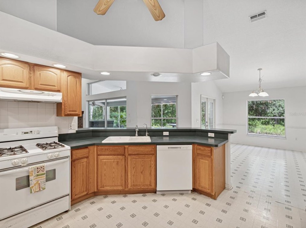 8402 Shaw Rd, Brooksville FL  34602-7182 exterior