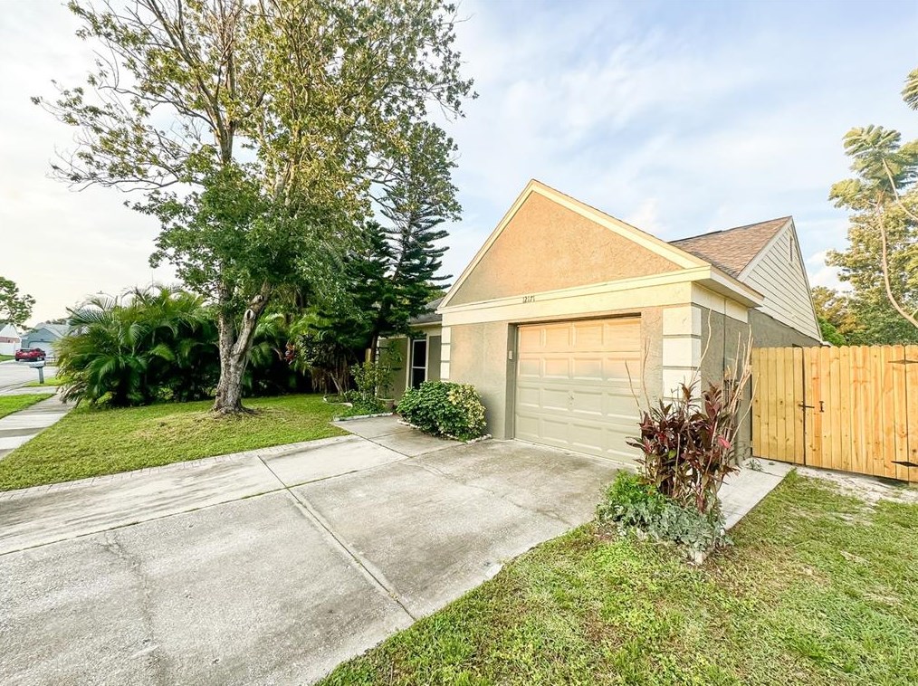 12171 76th St, Largo, FL 33773