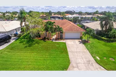 2044 Montana Avenue NE, Saint Petersburg, FL 33703 - Photo 4