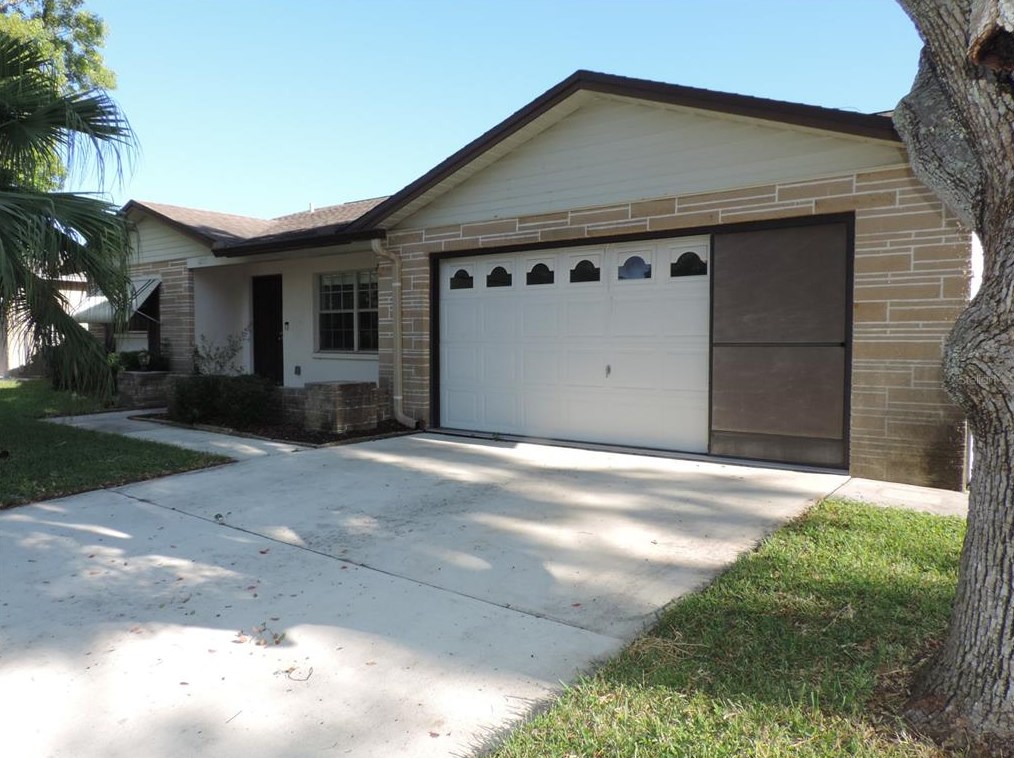 6215 Staunton Dr, Tarpon Springs, FL 34690