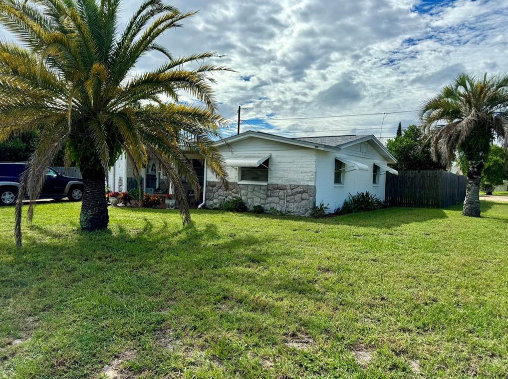 5004 Genesis Ave, Tarpon Springs, FL 34690-5909