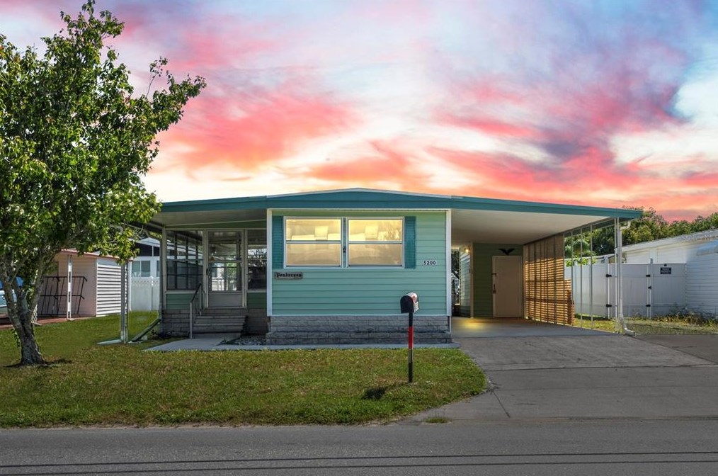 5200 Darlington Rd, Tarpon Springs, FL 34690