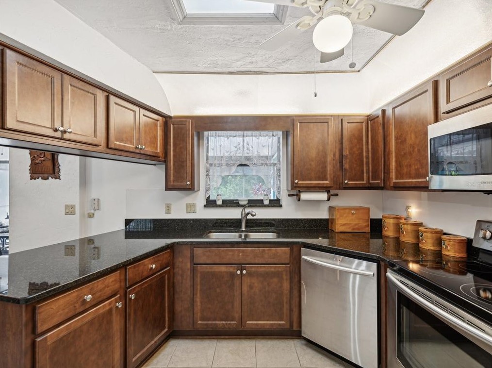 1750 Mesa Verde Dr, Beverly Hills FL  34465-3159 exterior