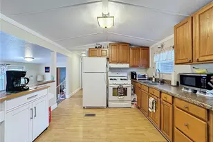 9321 Grizzly Bear Ln, Weeki Wachee, FL 34613 - Photo 8