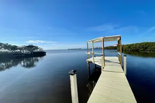 1624 Seabreeze Dr, Tarpon Springs, FL 34689 - Photo 4