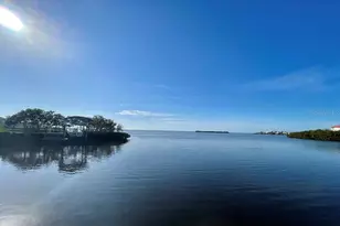 1624 Seabreeze Dr, Tarpon Springs, FL 34689 - Photo 32