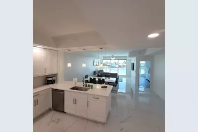 415 Island Way #204, Clearwater Beach, FL 33767 - Photo 4