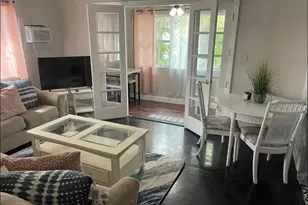 527 8th St N, Saint Petersburg, FL 33701 - Photo 2