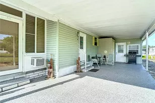 10033 Wellington Ave, Dade City, FL 33525 - Photo 4