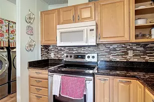 10033 Wellington Ave, Dade City, FL 33525 - Photo 10