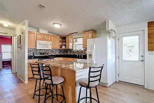 10033 Wellington Ave, Dade City, FL 33525 - Photo 14