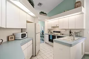 9355 French Quarters Cir, Weeki Wachee, FL 34613 - Photo 24