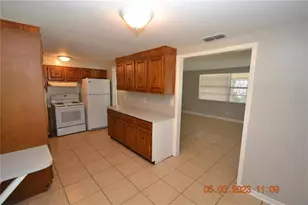 300 Midwood Dr, Plant City, FL 33566 - Photo 2