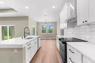 16123 Penn State Rd, Weeki Wachee, FL 34614 - Photo 2