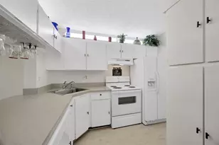 3134 Lake Pine Way, Tarpon Springs, FL 34688 - Photo 10