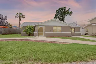 13637 Lagoon Dr, Hudson, FL 34667 - Photo 4