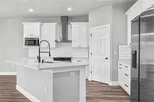 16113 Penn State Rd, Weeki Wachee, FL 34614 - Photo 12