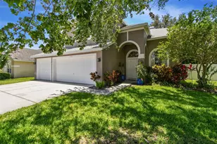 1120 Bluffs Cir, Dunedin, FL 34698 - Photo 2