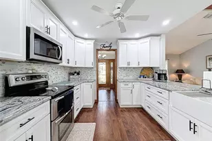 2124 Little Peach Ct, Spring Hill, FL 34608 - Photo 14