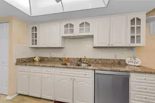 11516 Versailles Ln, Port Richey, FL 34668 - Photo 16