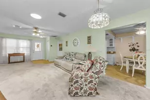 11516 Versailles Ln, Port Richey, FL 34668 - Photo 10