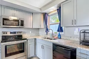 10905 Scenic Dr, Port Richey, FL 34668 - Photo 14