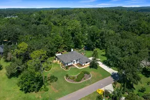 10111 Weeks Dr, Brooksville, FL 34601 - Photo 2