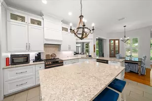 10111 Weeks Dr, Brooksville, FL 34601 - Photo 14