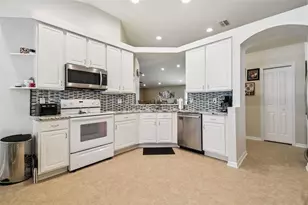 7605 Kinnow Ct, Land O Lakes, FL 34637 - Photo 18