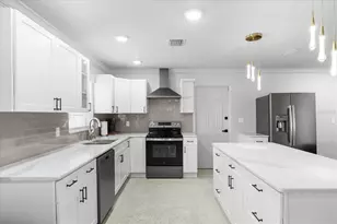10001 S Yacht Club Dr, Treasure Island, FL 33706 - Photo 12