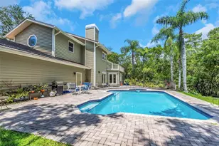1065 Sable Ct N E, Saint Petersburg, FL 33702 - Photo 8