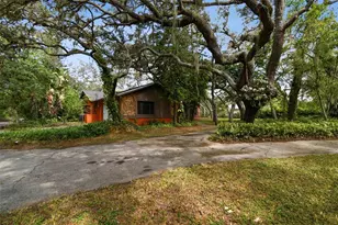 9885 Lakeview Dr, New Port Richey, FL 34654 - Photo 1