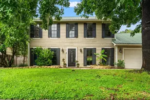 16502 E Course Dr, Tampa, FL 33624 - Photo 2