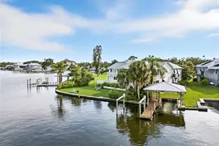 2435 N Watersedge Dr, Crystal River, FL 34429 - Photo 4