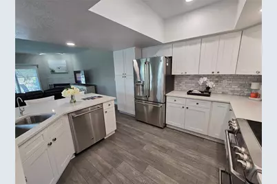 9201 Captiva Circle Circle, Saint Pete Beach, FL 33706 - Photo 8