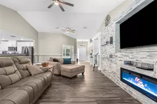 18209 Merwyn Circle, Weeki Wachee, FL 34614 - Photo 2