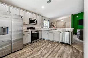 6977 Abbywood Ln, Zephyrhills, FL 33541 - Photo 18