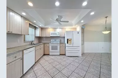 4550 Cove Circle #507, Saint Petersburg, FL 33708 - Photo 2