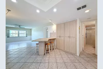 4550 Cove Circle #507, Saint Petersburg, FL 33708 - Photo 8