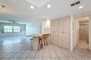 4550 Cove Cir, Saint Petersburg, FL 33708 - Photo 8