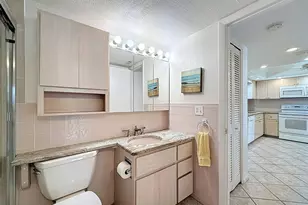 4550 Cove Cir, Saint Petersburg, FL 33708 - Photo 16