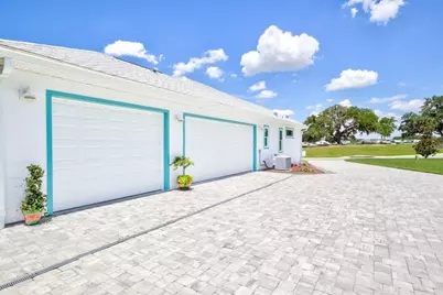 1148 Bahia Honda Key Drive, Lady Lake, FL 32159 - Photo 4