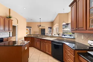 10700 Garda Dr, Trinity, FL 34655 - Photo 12