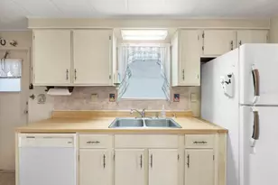 8221 Highpoint Blvd, Brooksville, FL 34613 - Photo 20